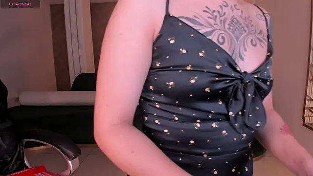 Snapshot of MollySundersX chatting on 26, 6, 2026 MollySundersX online show from 26, 6, 2026