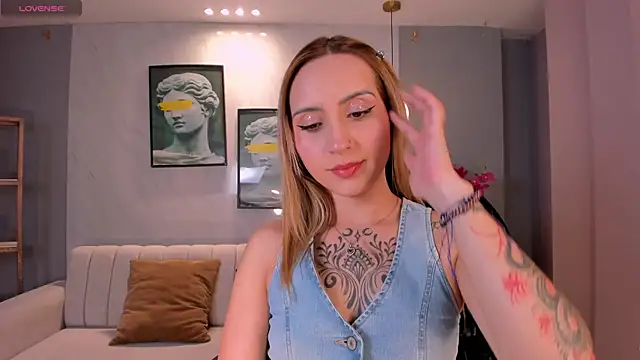 Snapshot of MollySundersX chatting on 9, 7, 2026 MollySundersX online show from 9, 7, 2026