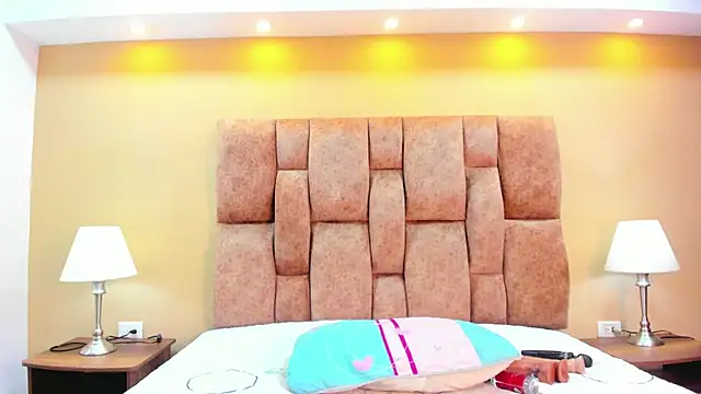 MiiaHot online show from 7, 1, 2026