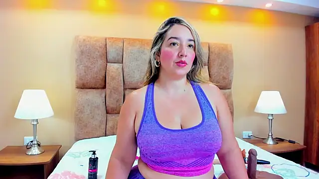 MiiaHot online show from 2, 2, 2026