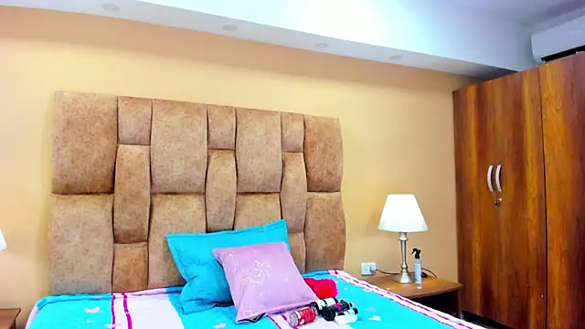 MiiaHot online show from 3, 2, 2026