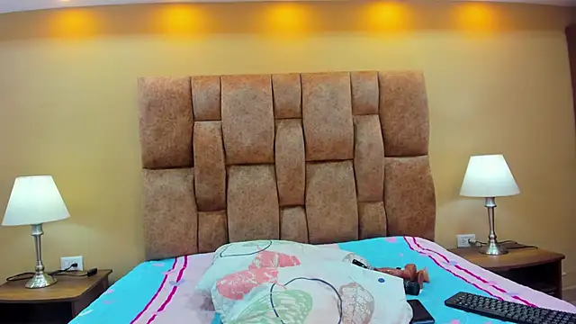 MiiaHot online show from 4, 12, 2025