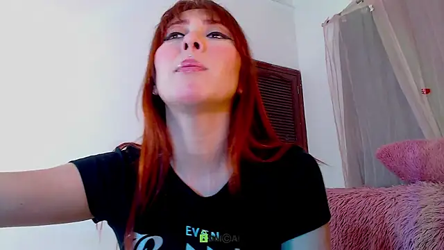 lanaturner  online show from 29, 9, 2025