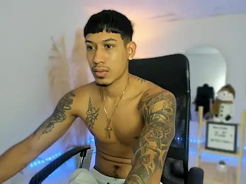 Snapshot of slim_master12 chatting on 3, 12, 2025 slim master12 online show from 3, 12, 2025