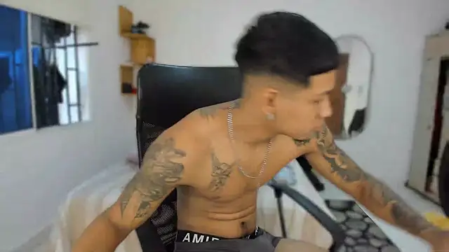 Snapshot of slim_master12 chatting on 9, 9, 2025 slim master12 online show from 9, 9, 2025