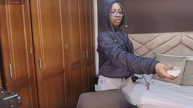 Raquel jones online show from 28, 11, 2025