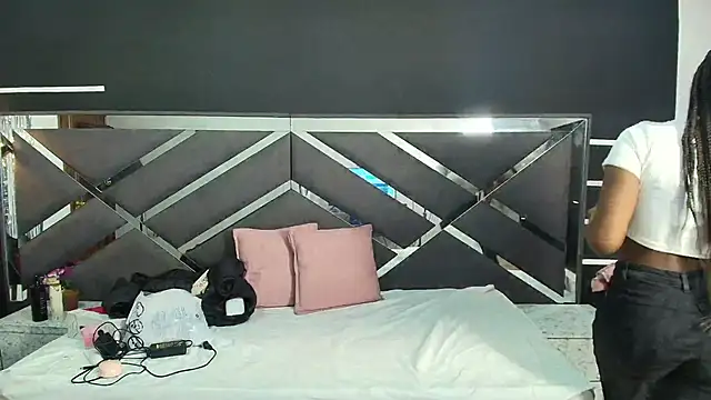 Raquel jones online show from 26, 11, 2025