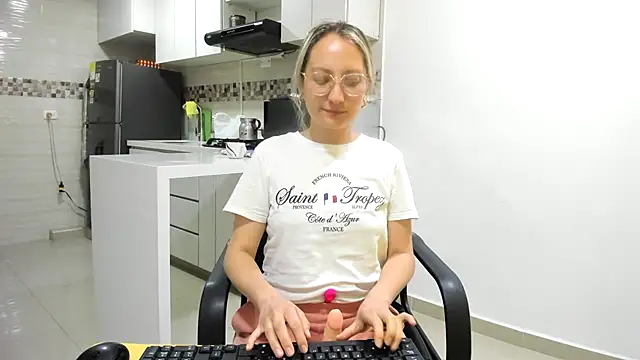 Adele johnsonn1 online show from 17, 2, 2025