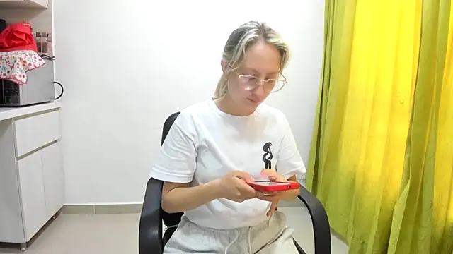 Adele johnsonn1 online show from 18, 3, 2025