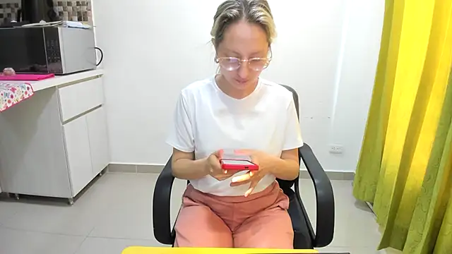 Adele johnsonn1 online show from 20, 2, 2025