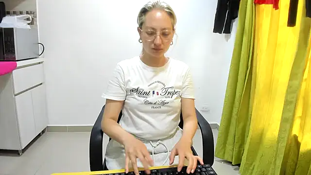 Adele johnsonn1 online show from 4, 3, 2025