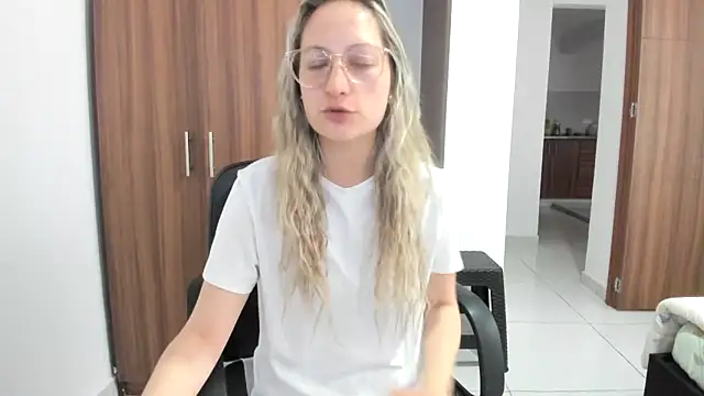 Adele johnsonn1 online show from 17, 9, 2025