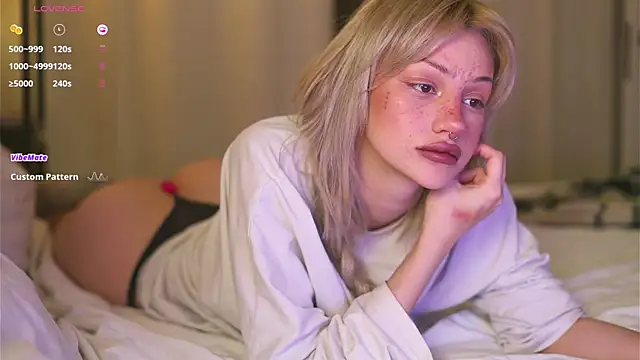 BabeHolly online show from 26, 10, 2025