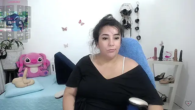 Snapshot of mom_hot__ chatting on 28, 6, 2026 mom hot online show from 28, 6, 2026