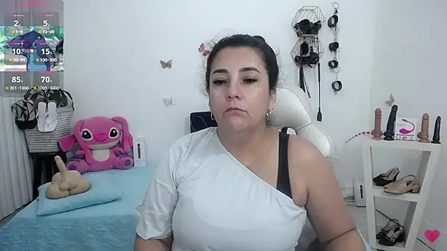 Snapshot of mom_hot__ chatting on 19, 6, 2026 mom hot online show from 19, 6, 2026