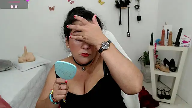 mom hot   online show from 25, 11, 2025