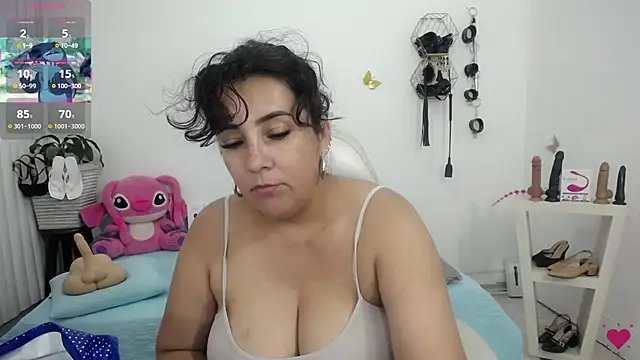 Snapshot of mom_hot__ chatting on 14, 6, 2026 mom hot online show from 14, 6, 2026