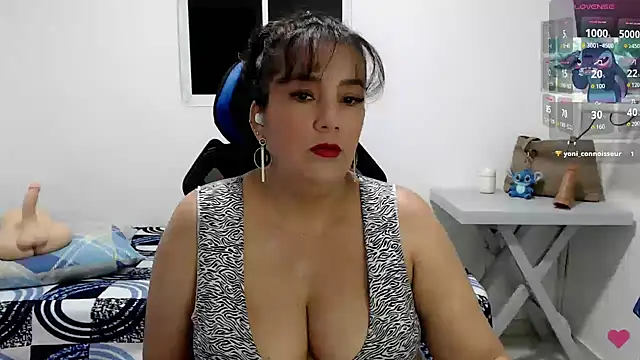 Snapshot of mom_hot__ chatting on 27, 4, 2026 mom hot online show from 27, 4, 2026