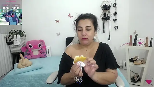 Snapshot of mom_hot__ chatting on 18, 6, 2026 mom hot online show from 18, 6, 2026