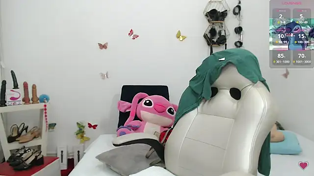Snapshot of mom_hot__ chatting on 23, 4, 2026 mom hot online show from 23, 4, 2026