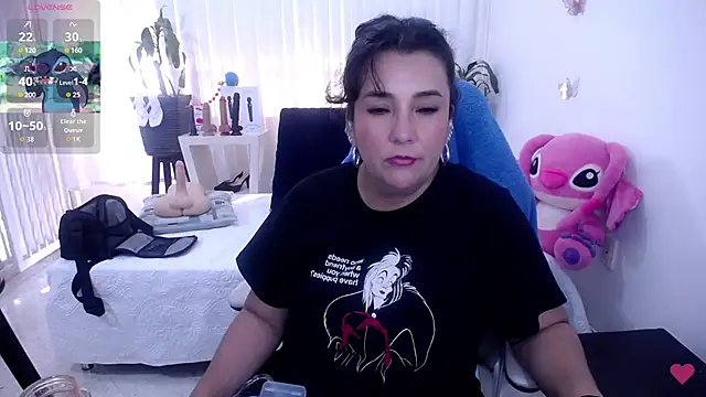 Snapshot of mom_hot__ chatting on 5, 7, 2026 mom hot online show from 5, 7, 2026