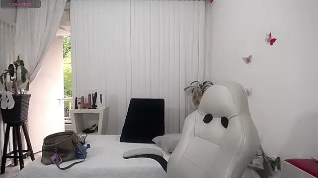 Snapshot of mom_hot__ chatting on 9, 7, 2026 mom hot online show from 9, 7, 2026