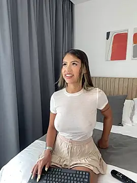  laura 02 online show from 8, 2, 2025