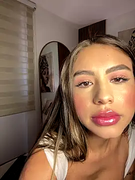  laura 02 online show from 5, 10, 2025