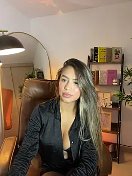  laura 02 online show from 21, 3, 2025