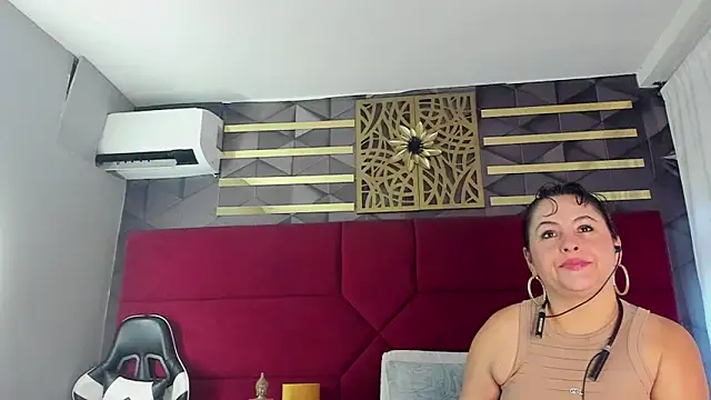 Snapshot of hanny_milf chatting on 28, 6, 2026 hanny milf online show from 28, 6, 2026