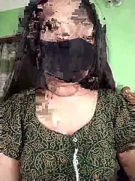 Idhika Paul online show from 5, 4, 2026