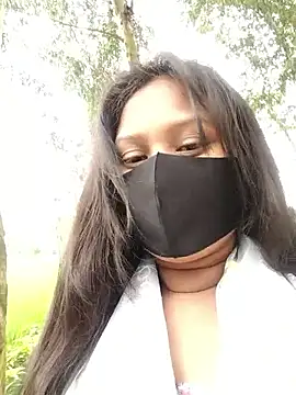 Idhika Paul online show from 15, 9, 2025