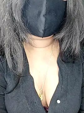 Idhika Paul online show from 25, 11, 2025