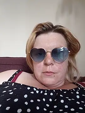 pinkieMilfPUSY online show from 9, 6, 2026