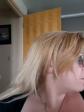 pinkieMilfPUSY online show from 15, 6, 2026