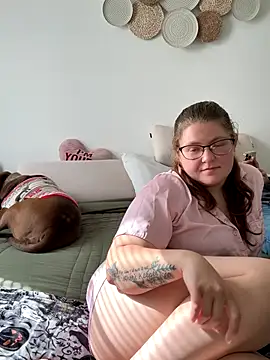 Snapshot of sexybee124 chatting on 15, 10, 2025 sexybee124 online show from 15, 10, 2025