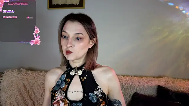 CrystalRey online show from 6, 10, 2025