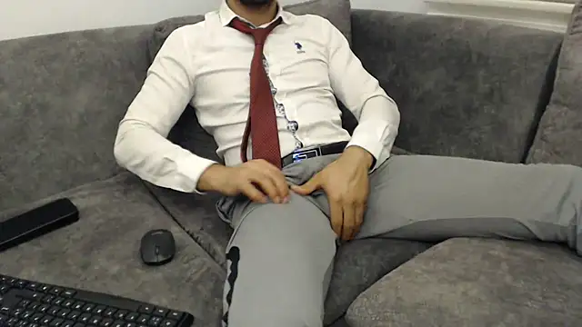 Snapshot of Naughtb0y chatting on 7, 7, 2026 Naughtb0y online show from 7, 7, 2026