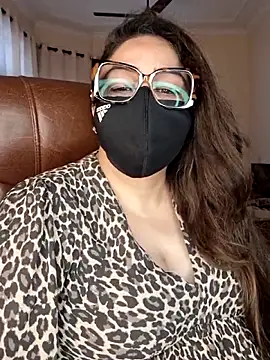 Snapshot of SEXY-Sardarni chatting on 5, 5, 2026 SEXY-Sardarni online show from 5, 5, 2026