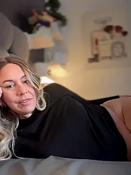 blondebitch2 online show from 11, 11, 2025