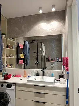 LuisaBecker online show from 12, 9, 2025