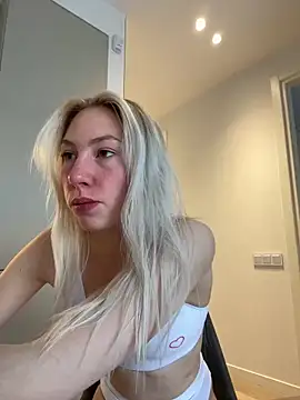 LuisaBecker online show from 22, 3, 2025