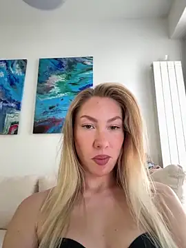 Snapshot of LuisaBecker chatting on 7, 3, 2026 LuisaBecker online show from 7, 3, 2026