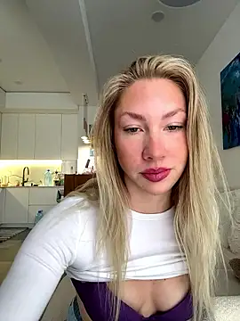 Snapshot of LuisaBecker chatting on 18, 1, 2026 LuisaBecker online show from 18, 1, 2026