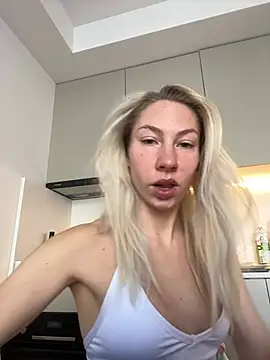 LuisaBecker online show from 29, 1, 2025