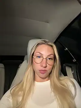 LuisaBecker online show from 16, 10, 2025