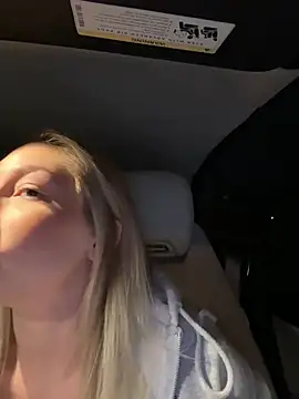 Snapshot of LuisaBecker chatting on 2, 2, 2026 LuisaBecker online show from 2, 2, 2026