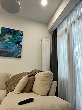 Snapshot of LuisaBecker chatting on 10, 4, 2026 LuisaBecker online show from 10, 4, 2026