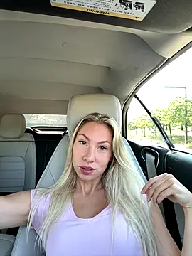 LuisaBecker online show from 15, 10, 2025