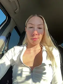 LuisaBecker online show from 29, 1, 2025